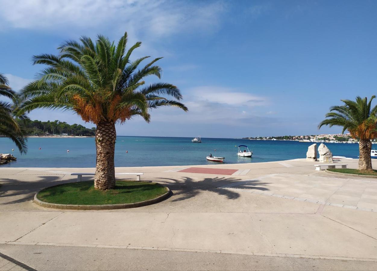 Cozy Apartments Danica Novalja With Terrace - First Floor Exterior foto