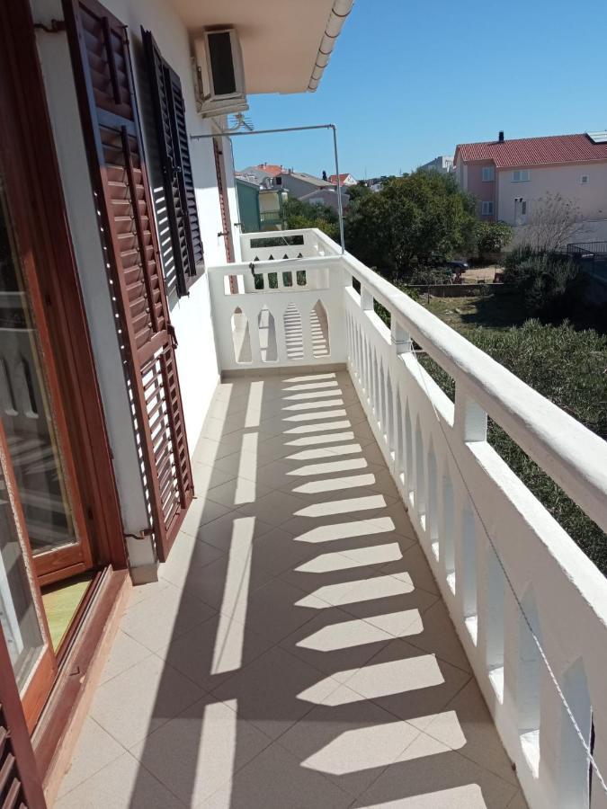 Cozy Apartments Danica Novalja With Terrace - First Floor Exterior foto